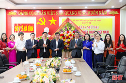 Lãnh đạo tỉnh chúc mừng Sở Y tế và các đơn vị nhân Ngày Thầy thuốc Việt Nam