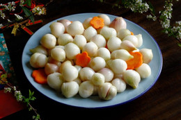 Mẹo muối dưa hành giòn lâu, không nổi váng