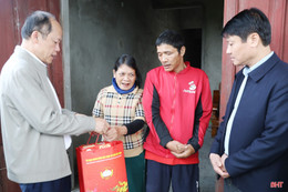 Tiếp tục quan tâm chăm lo đời sống vật chất, tinh thần cho người có công