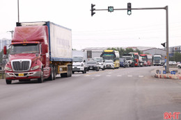 Các nguyên tắc lái xe trong cảnh tắc đường sau nghỉ Tết