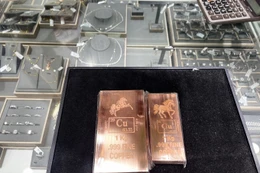 Tích trữ đồng thỏi chờ tăng giá như vàng