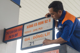 Giá xăng vượt 21.000 đồng một lít
