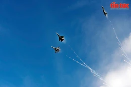 Mãn nhãn với hình ảnh tiêm kích xé gió làm chủ bầu trời TP Hồ Chí Minh trong sáng 30/4
