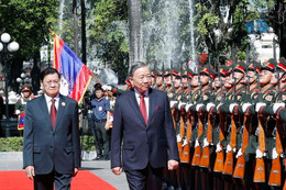 Lễ đón trọng thể Tổng Bí thư Tô Lâm và Phu nhân tại Thủ đô Viêng Chăn