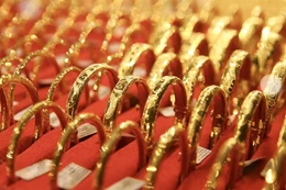 Giá vàng thế giới lập đỉnh mới, trong nước tăng mạnh