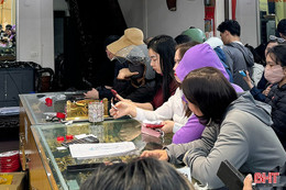 Thấy gì từ việc đầu tư vàng theo tâm lý đám đông?