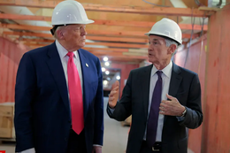 Cuộc đối đầu chưa từng có giữa Tổng thống Trump và Fed