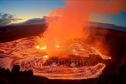 Núi lửa ở Hawaii phun trào, giải phóng lượng lớn khí độc và dung nham