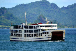 Chìm phà chở 350 người ở Philippines