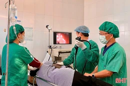 Gắp thành công sợi thép xuyên thành dạ dày bệnh nhân
