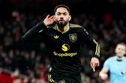 MU đánh bại Arsenal bằng 2 siêu phẩm