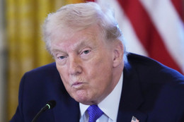 Quyết sách của ông Trump phủ bóng hoạt động đi lại toàn cầu