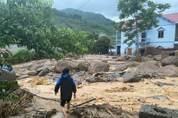 Mưa lớn, sạt lở đất làm 16 người thương vong và nhiều thiệt hại
