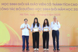 Trao thưởng gần 350 triệu đồng cho học sinh, giáo viên giỏi