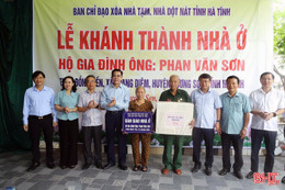 Chủ tịch UBND tỉnh dự lễ khánh thành nhà ở cho gia đình chính sách ở Hương Sơn