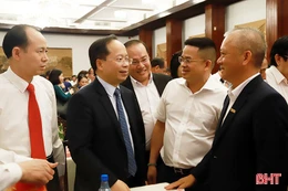 Những người con xa quê nặng lòng với quê hương