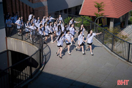 Học sinh cuối cấp rộn ràng chụp ảnh kỷ yếu sớm