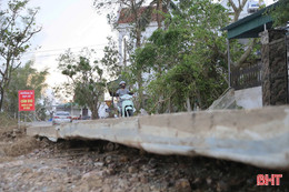 Tuyến đường huyết mạch bị xói lở nghiêm trọng