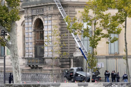 Nhóm cướp bảo tàng Louvre 'không phải tội phạm có tổ chức'