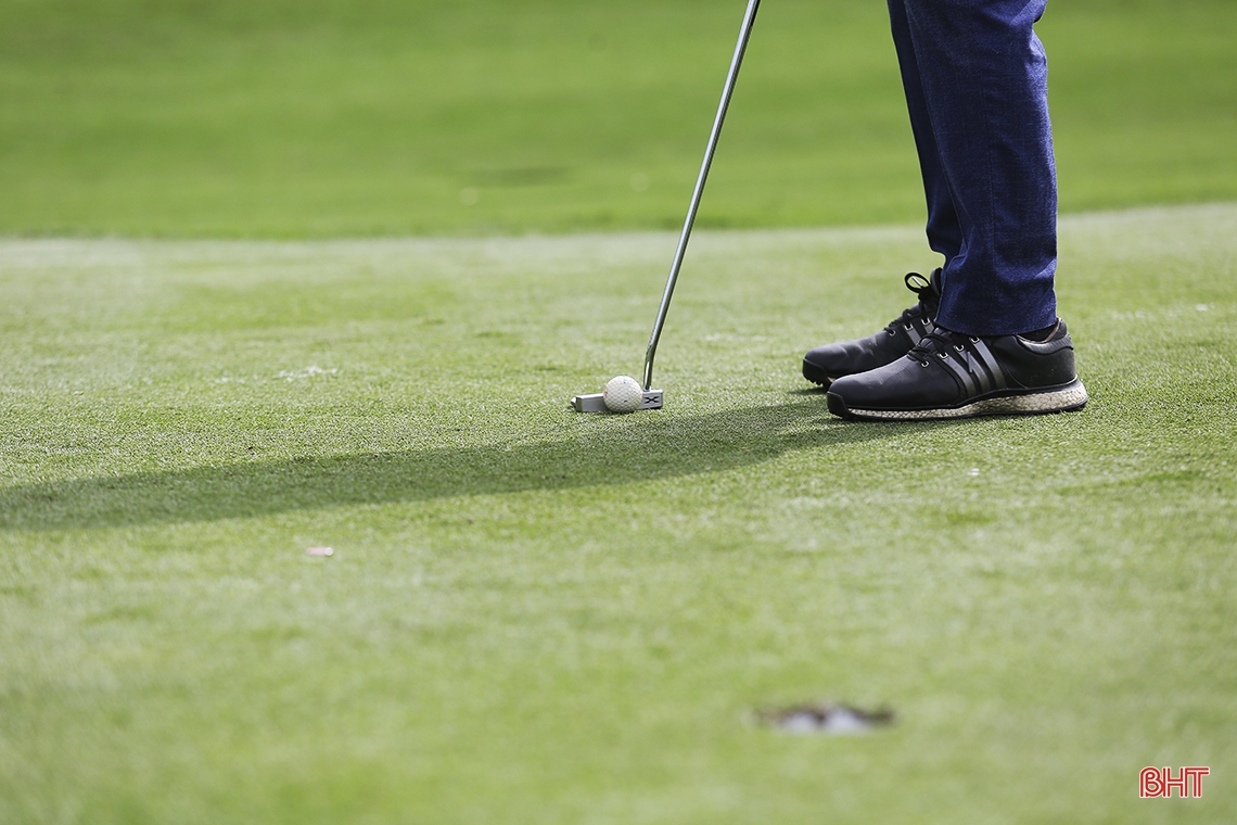 Giải Golf “Kết nối yêu thương” huy động được 900 triệu đồng tặng quà tết cho người nghèo Hà Tĩnh