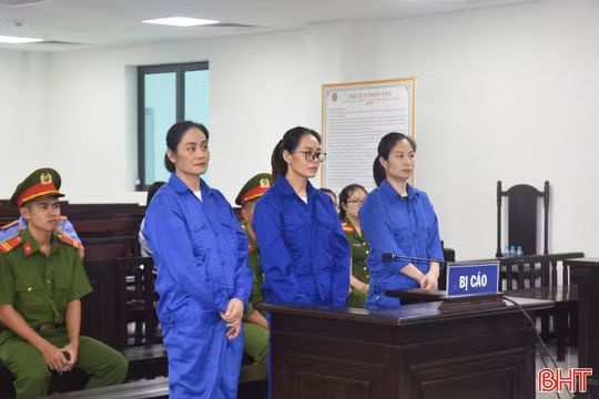 3 đối tượng vận chuyển vàng qua biên giới lĩnh 18 năm tù
