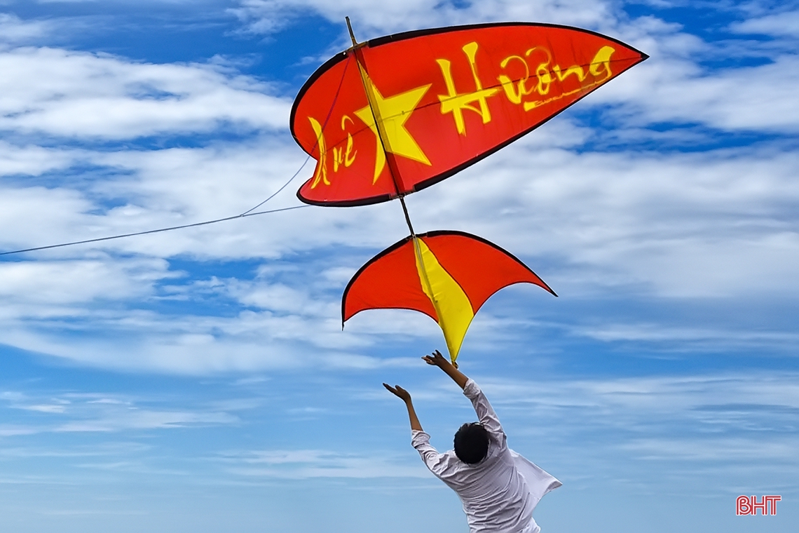 Ngoạn mục những cú “đâm diều” trên gò Thạch Kim