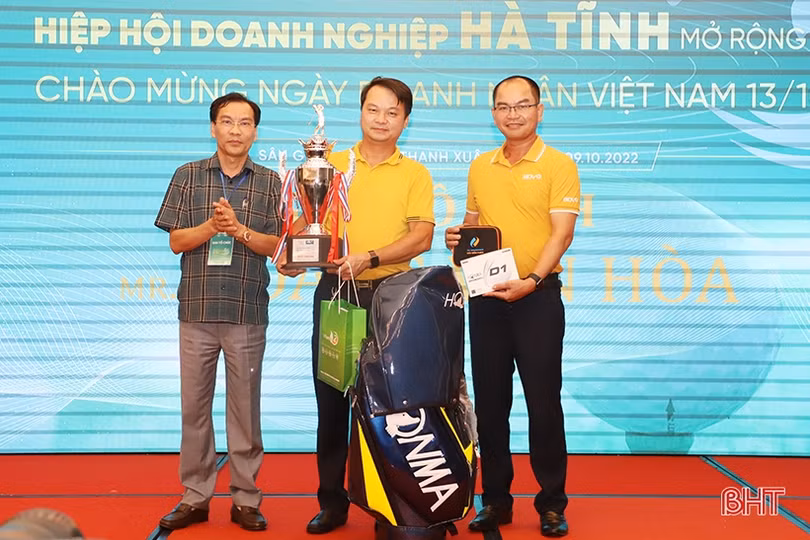 Giải Golf Hiệp hội Doanh nghiệp Hà Tĩnh huy động hơn 1 tỷ đồng cho công tác từ thiện