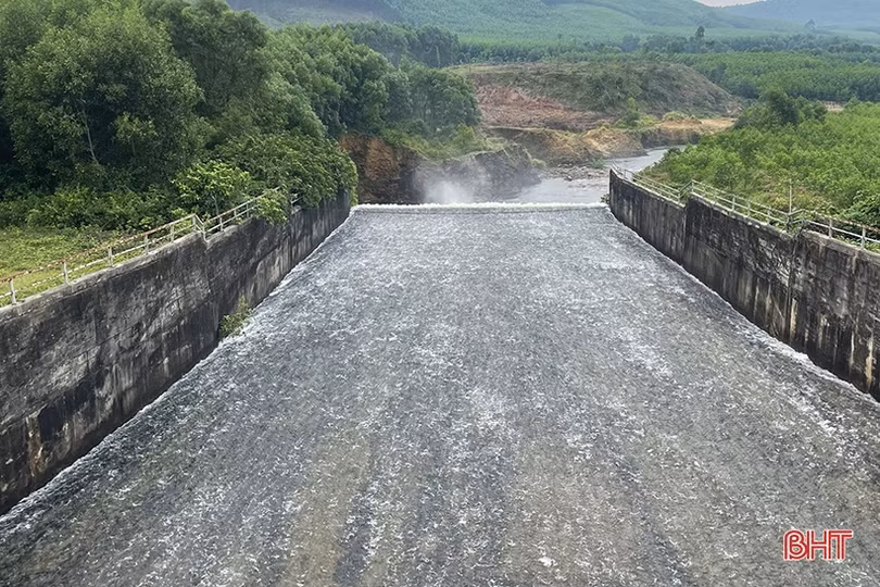 Chủ động vận hành điều tiết nước các hồ đập trước dự báo mưa lớn ở Hà Tĩnh