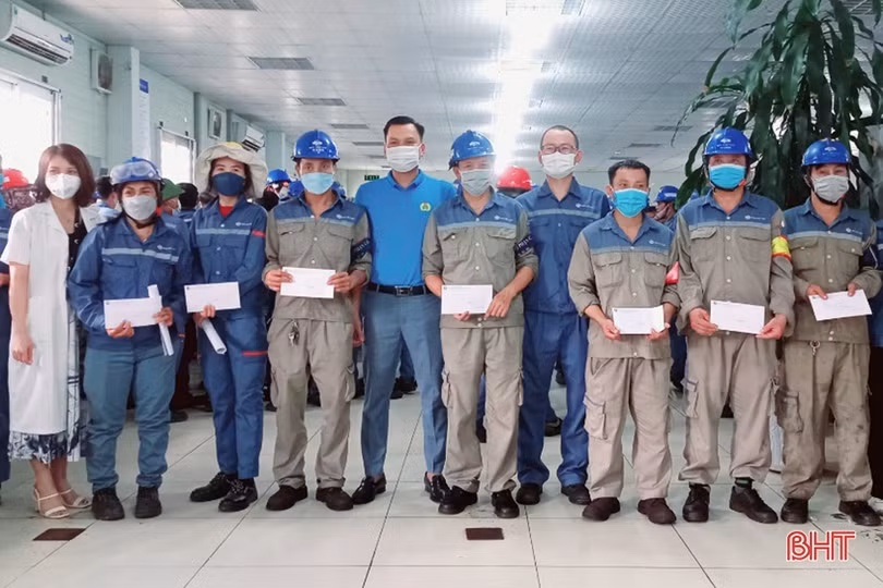 Khám sức khỏe cho hơn 1.100 công nhân ở Khu kinh tế Vũng Áng