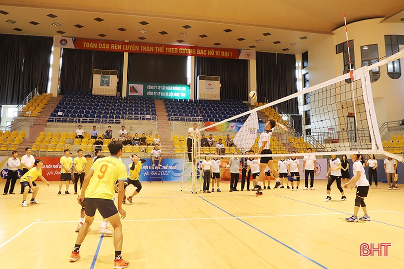 Đội cụm TP Hà Tĩnh vô địch Giải Bóng chuyền thường niên Mitraco