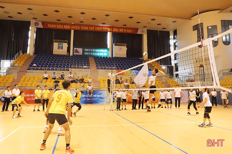 Đội cụm TP Hà Tĩnh vô địch Giải Bóng chuyền thường niên Mitraco