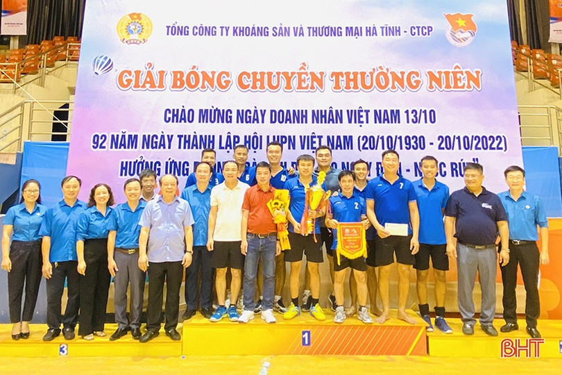 Đội cụm TP Hà Tĩnh vô địch Giải Bóng chuyền thường niên Mitraco