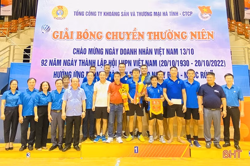 Đội cụm TP Hà Tĩnh vô địch Giải Bóng chuyền thường niên Mitraco