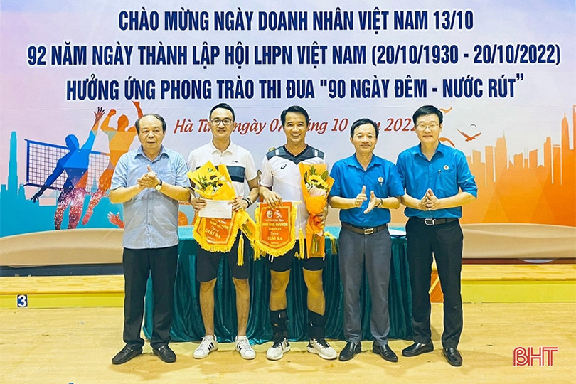 Đội cụm TP Hà Tĩnh vô địch Giải Bóng chuyền thường niên Mitraco