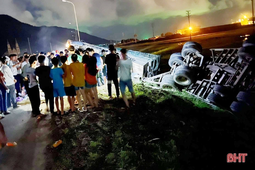 Hà Tĩnh: Xe đầu kéo va chạm xe máy, một phụ nữ tử vong 