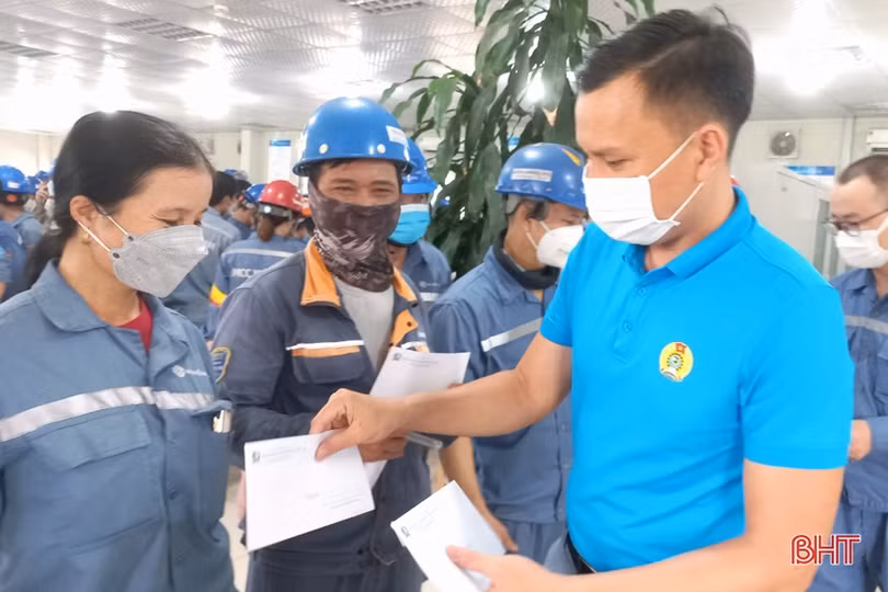 Khám sức khỏe cho hơn 1.100 công nhân ở Khu kinh tế Vũng Áng