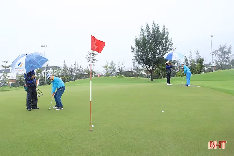 Giải Golf Hiệp hội Doanh nghiệp Hà Tĩnh huy động hơn 1 tỷ đồng cho công tác từ thiện