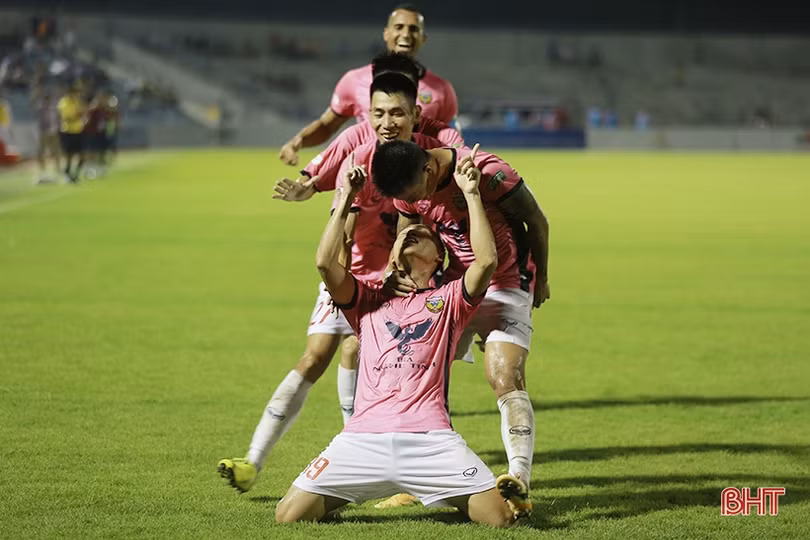 Hồng Lĩnh Hà Tĩnh chơi như thế nào trong chặng đường còn lại?