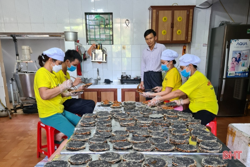 Người phụ nữ 30 năm gìn giữ hương vị cu đơ Hà Tĩnh ảnh 2 Người phụ nữ 30 năm gìn giữ hương vị cu đơ Hà Tĩnh
