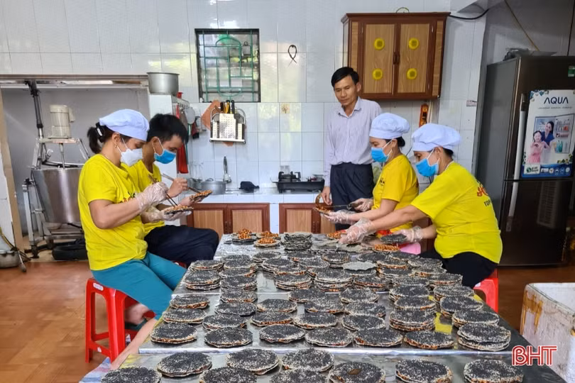 Người phụ nữ 30 năm gìn giữ hương vị cu đơ Hà Tĩnh