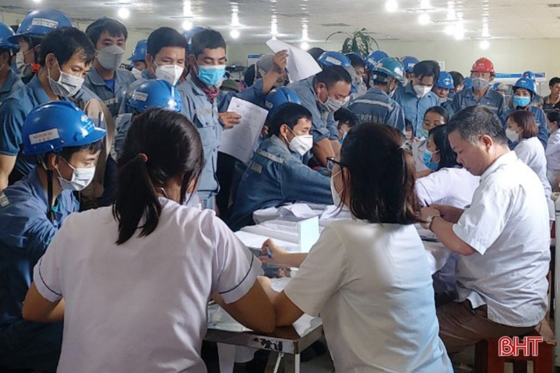 Khám sức khỏe cho hơn 1.100 công nhân ở Khu kinh tế Vũng Áng