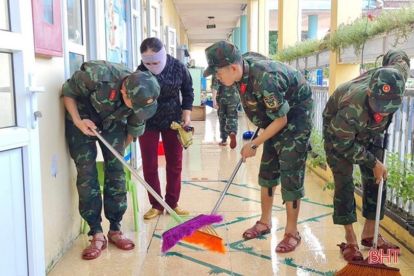 Nghi Xuân tổng vệ sinh đón học sinh trở lại trường sau mưa lũ