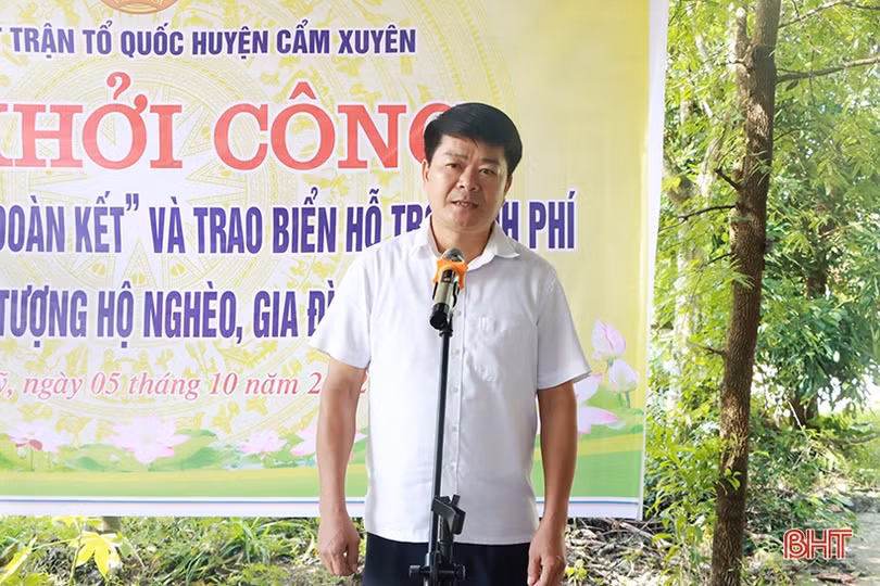 Một người con quê hương hỗ trợ Cẩm Xuyên xây dựng 4 nhà đại đoàn kết