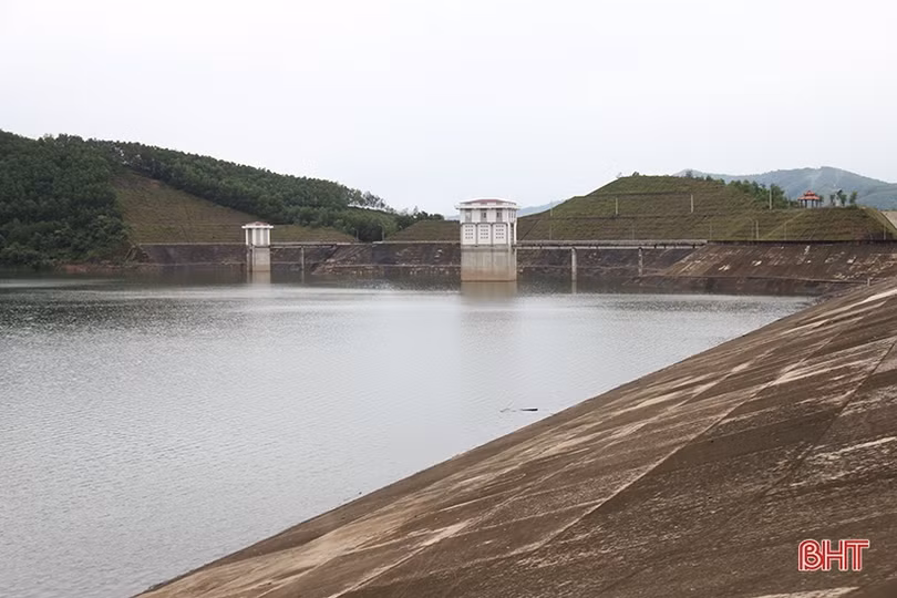 Chủ động vận hành điều tiết nước các hồ đập trước dự báo mưa lớn ở Hà Tĩnh