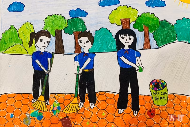 Xem tranh vẽ của thiếu nhi Hà Tĩnh chào mừng Đại hội Đoàn toàn quốc