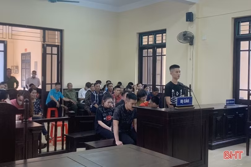 Phạt gần 50 năm tù nhóm đối tượng tổ chức sử dụng và tàng trữ trái phép chất ma túy