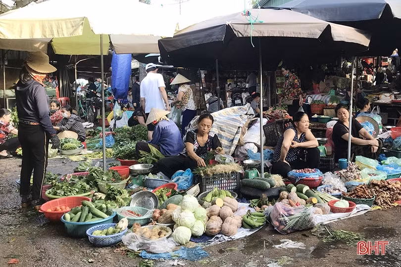 Sau mưa lũ, giá rau ở Hà Tĩnh tăng mạnh