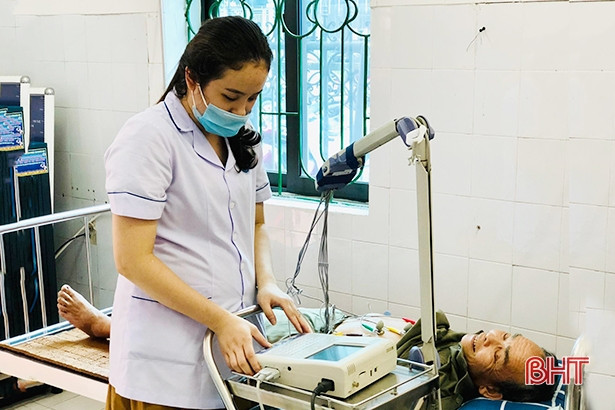 Khám, cấp phát thuốc miễn phí cho người già, đối tượng chính sách ở TP Hà Tĩnh