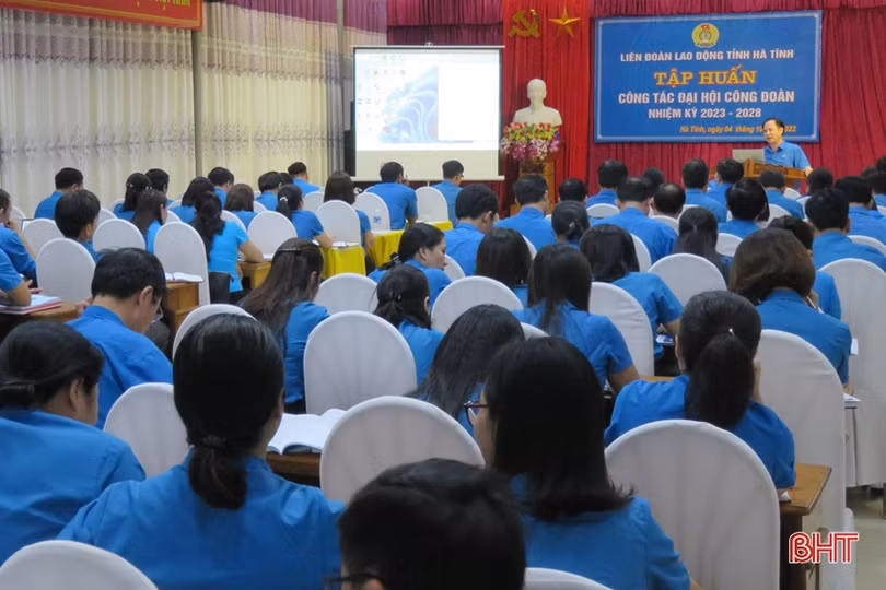 Phổ biến công tác tổ chức đại hội nhiệm kỳ mới cho cán bộ công đoàn Hà Tĩnh