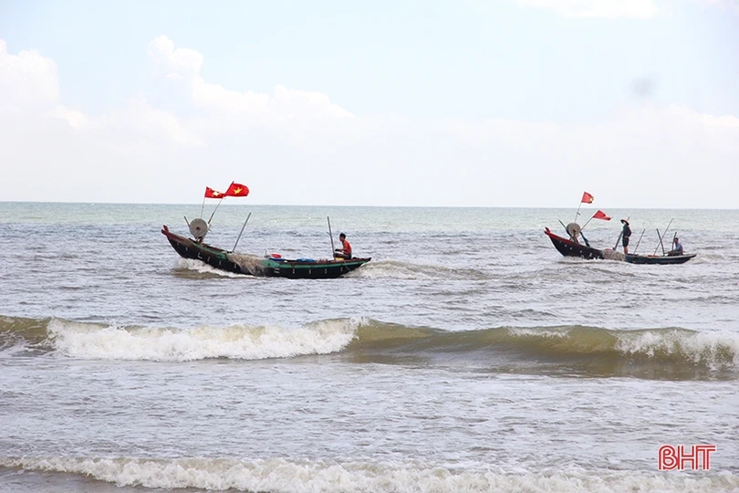 Ngư dân Xuân Yên vui mừng trúng ghẹ sau ngày biển động